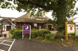 The Bedrooms at Premier Inn Crawley South (Goffs Park)