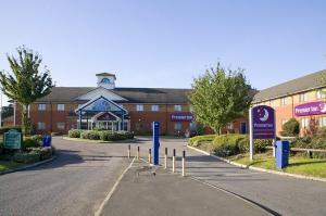 The Bedrooms at Premier Inn Luton South (M1, J9)
