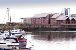 The Bedrooms at Premier Inn Edinburgh (Leith)