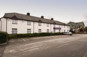 The Bedrooms at Premier Inn Wirral (Greasby)