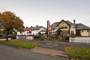 The Bedrooms at Premier Inn Wirral (Greasby)