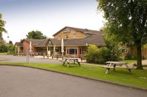 The Bedrooms at Premier Inn Leicester (Forest East)