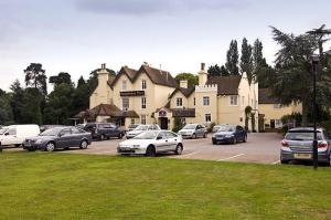 The Bedrooms at Premier Inn Guildford (Worplesdon)