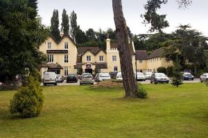 The Bedrooms at Premier Inn Guildford (Worplesdon)