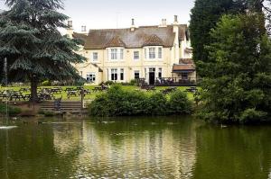 The Bedrooms at Premier Inn Guildford (Worplesdon)