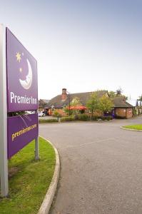 The Bedrooms at Premier Inn Leicester South (Oadby)