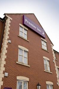 The Bedrooms at Premier Inn Nottingham North (Daybrook)