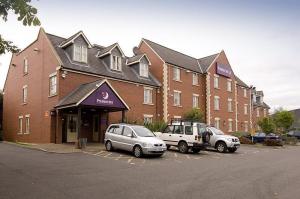 The Bedrooms at Premier Inn Nottingham North (Daybrook)