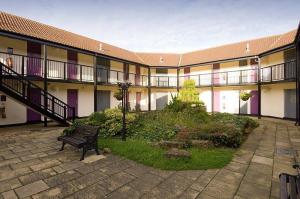 The Bedrooms at Premier Inn Nottingham North West (Hucknall)