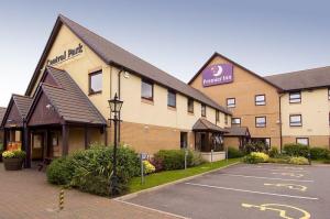 The Bedrooms at Premier Inn Rugby North (M6 Jct 1)