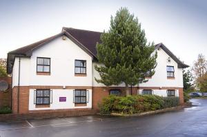 The Bedrooms at Premier Inn Manchester Airport (Heald Green)