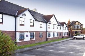 The Bedrooms at Premier Inn Manchester Airport (Heald Green)