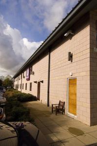 The Bedrooms at Premier Inn Manchester Airport (Cheadle)