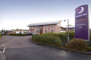 The Bedrooms at Premier Inn Manchester Airport (Cheadle)