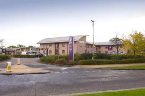 The Bedrooms at Premier Inn Manchester Airport (Cheadle)