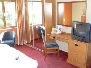 The Bedrooms at Days Inn Cambridge