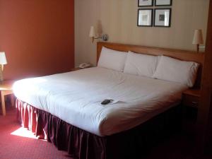 The Bedrooms at Days Inn Cambridge