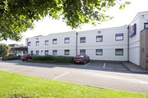 The Bedrooms at Premier Inn Gloucester (Longford)