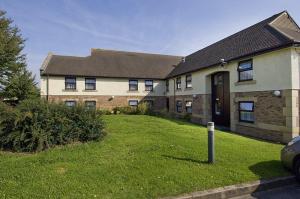 The Bedrooms at Premier Inn Gloucester (Little Witcombe)