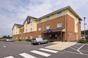 The Bedrooms at Premier Inn Swindon Central