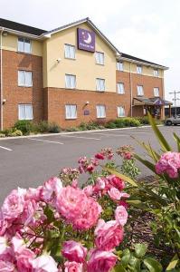 The Bedrooms at Premier Inn Swindon Central