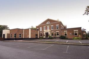 The Bedrooms at Premier Inn Wirral (Childer Thornton)