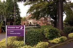 The Bedrooms at Premier Inn Wirral (Childer Thornton)