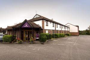 The Bedrooms at Premier Inn Wirral (Heswall)