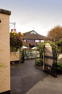 The Bedrooms at Premier Inn Wirral (Heswall)