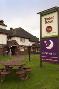 The Bedrooms at Premier Inn Wirral (Two Mills)