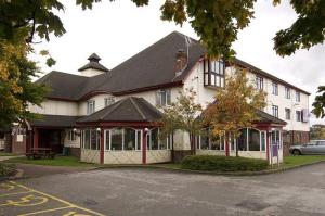 The Bedrooms at Premier Inn Wirral (Two Mills)