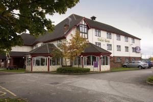 The Bedrooms at Premier Inn Wirral (Two Mills)