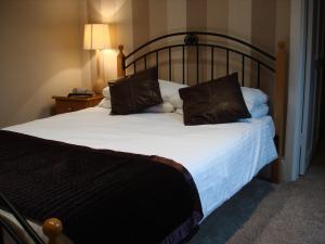 The Bedrooms at Crown Court Hotel