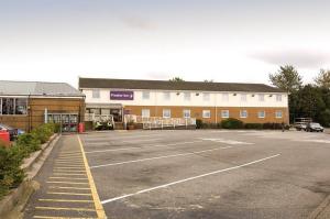 The Bedrooms at Premier Inn Daventry (Watford Gap)