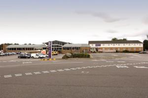 The Bedrooms at Premier Inn Daventry (Watford Gap)