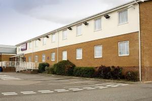 The Bedrooms at Premier Inn Daventry (Watford Gap)