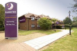 The Bedrooms at Premier Inn Maidstone (Hollingbourne)