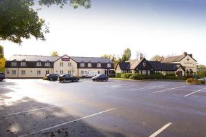 The Bedrooms at Premier Inn Manchester Airport (Handforth)