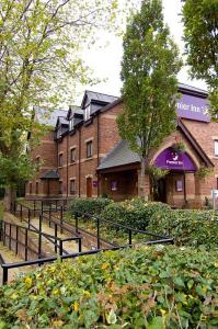 The Bedrooms at Premier Inn Manchester North (Middleton)