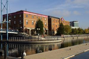 The Bedrooms at Premier Inn Manchester (Salford Quays)