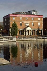 The Bedrooms at Premier Inn Manchester (Salford Quays)