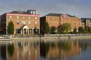 The Bedrooms at Premier Inn Manchester (Salford Quays)