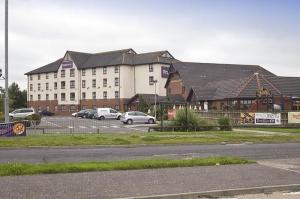 The Bedrooms at Premier Inn Glasgow North East (Stepps)