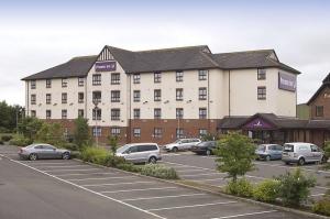 The Bedrooms at Premier Inn Glasgow North East (Stepps)