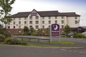 The Bedrooms at Premier Inn Glasgow North East (Stepps)