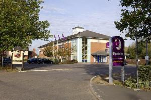 The Bedrooms at Premier Inn Reading (Caversham Bridge)