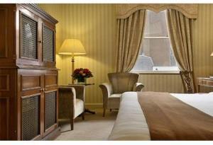 The Bedrooms at Millennium Hotel London Mayfair