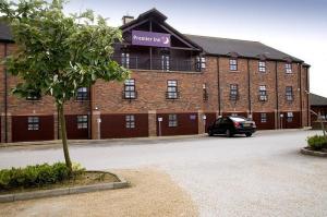 The Bedrooms at Premier Inn Milton Keynes Central South West (Furzton Lake)