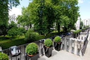 The Bedrooms at London House Hotel