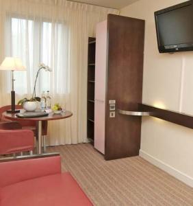 The Bedrooms at All Seasons London Southwark Rose Hotel